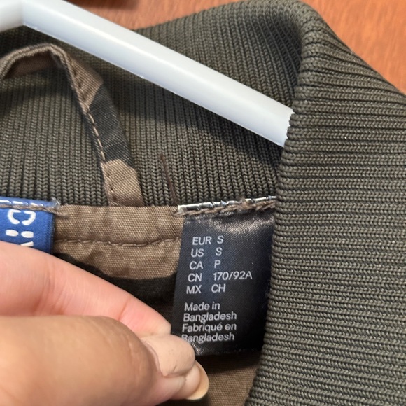 H&M Camouflage Bomber Jacket - Picture 4 of 4